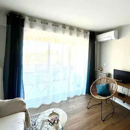 Apartment T2 Place De La Poste, Gare Sncf, Port Et A Moins De 5 Minutes A Pied ! *